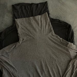 2 Old Navy long sleeve turtleneck lightweight sweaters